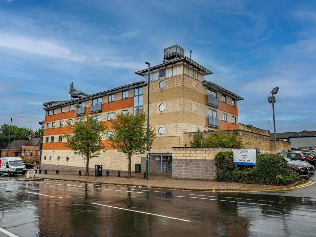 2 bedroom flat for sale