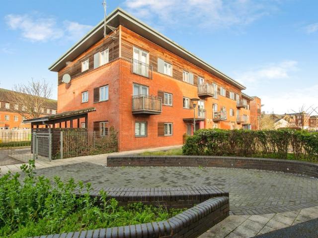 2 bedroom flat for sale