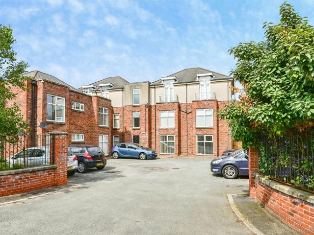 2 bedroom flat for sale