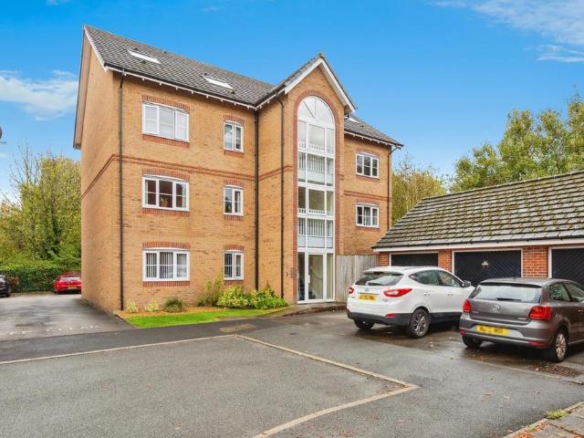 2 bedroom flat for sale