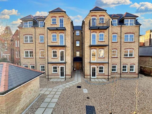 2 bedroom flat for sale