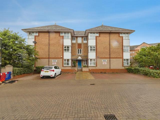 2 bedroom flat for sale