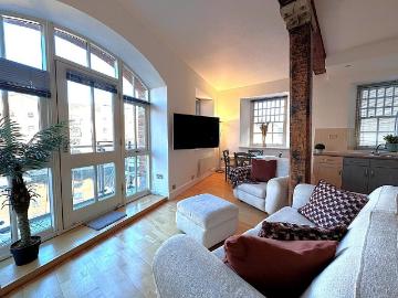 2 bedroom flat for sale