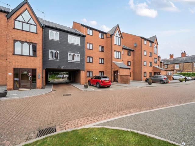 2 bedroom flat for sale