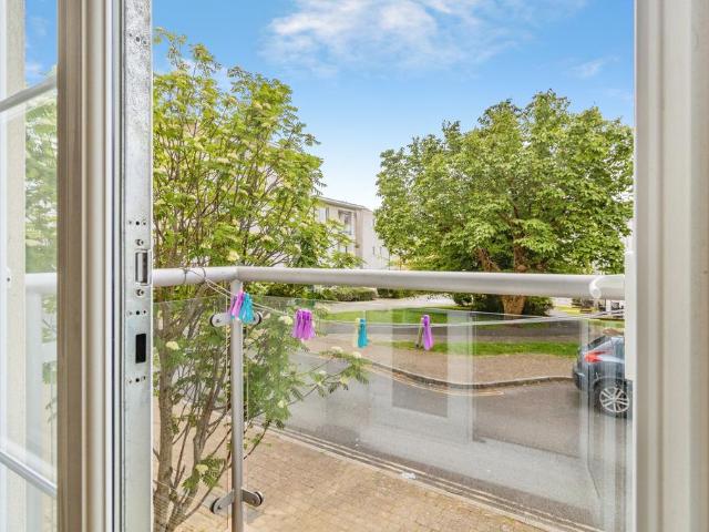 2 bedroom ground flat for sale