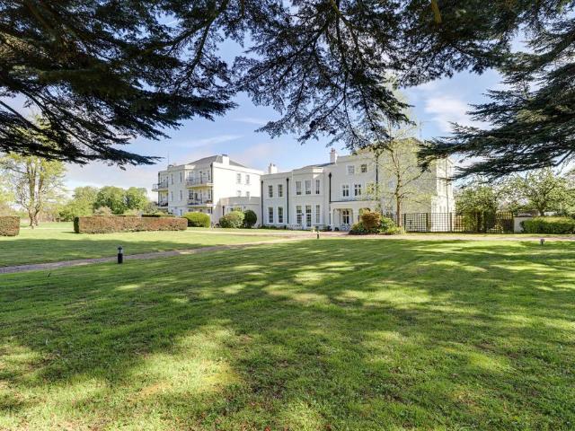 2 bedroom flat for sale