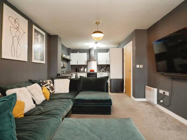 2 bedroom flat for sale