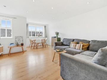 2 bedroom flat for sale