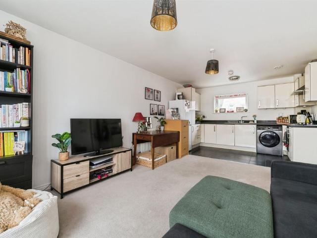 2 bedroom flat for sale