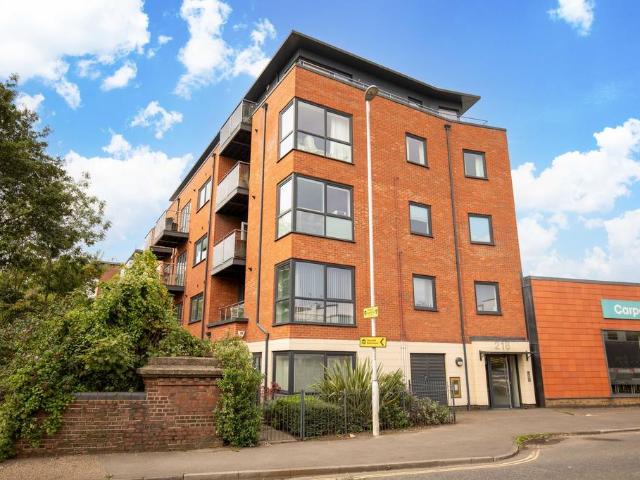 2 bedroom flat for sale