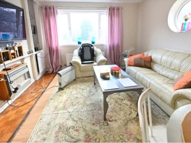 2 bedroom flat for sale