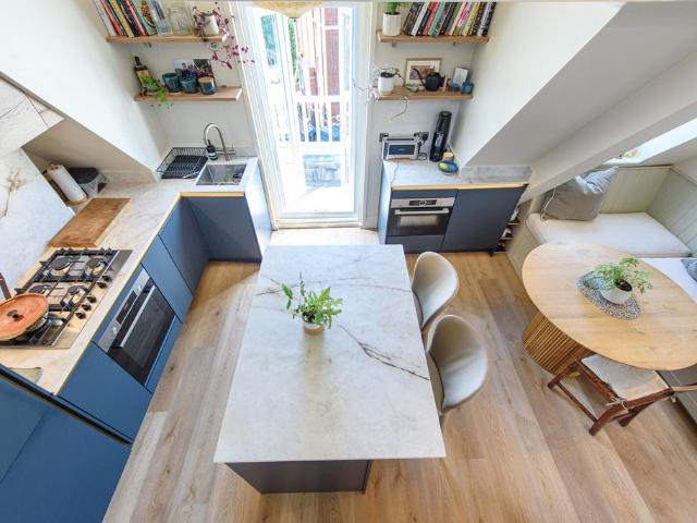 2 bedroom flat for sale