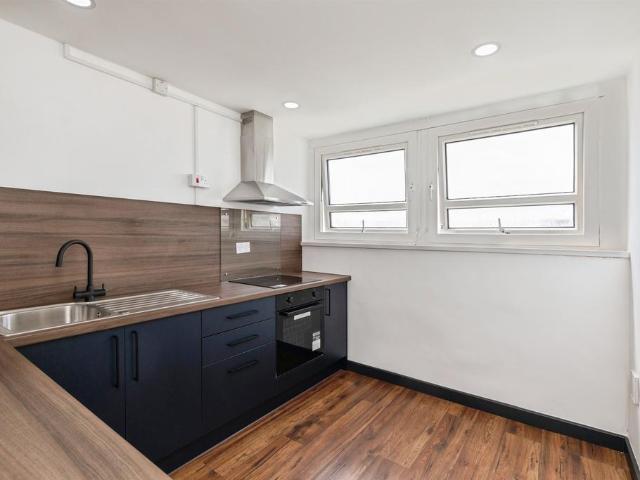 2 bedroom flat for sale
