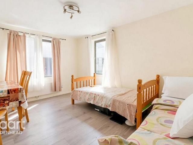 2 bedroom flat for sale