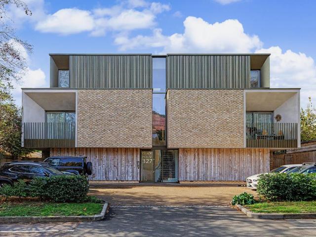 2 bedroom flat for sale