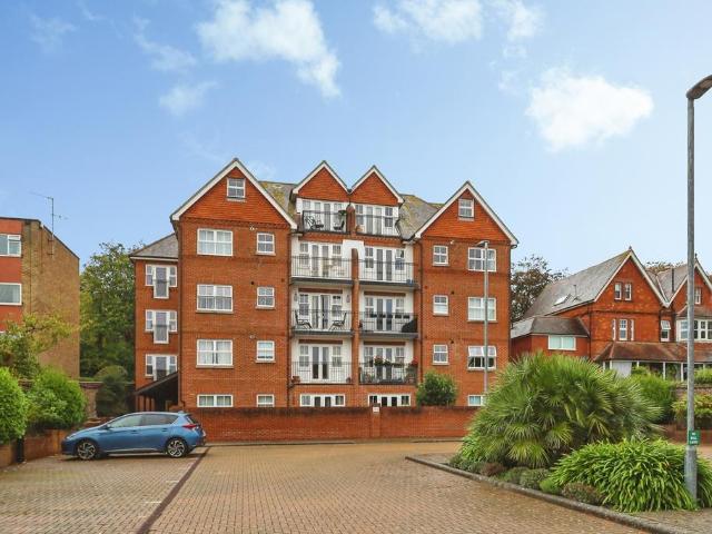 2 bedroom flat for sale