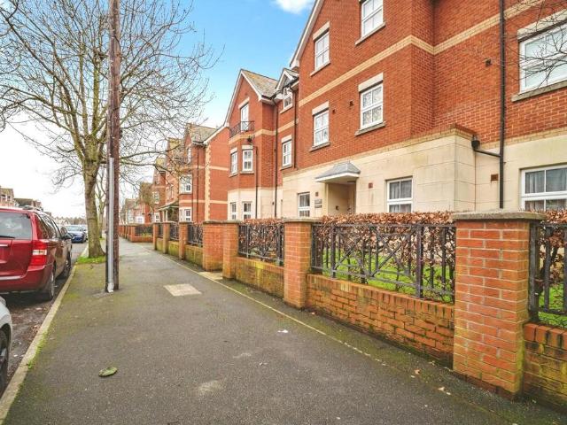 2 bedroom flat for sale