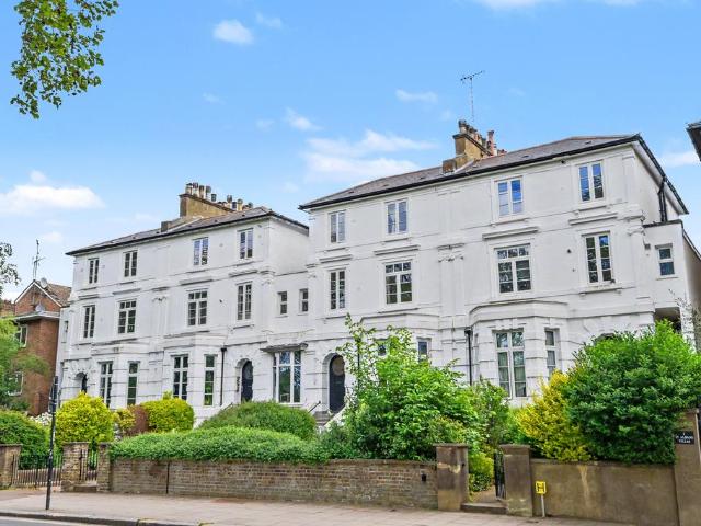 2 bedroom flat for sale