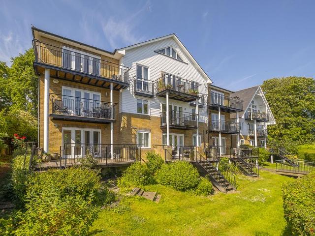 2 bedroom flat for sale