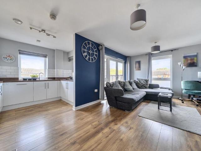 2 bedroom flat for sale