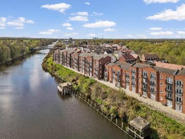 2 bedroom flat for sale