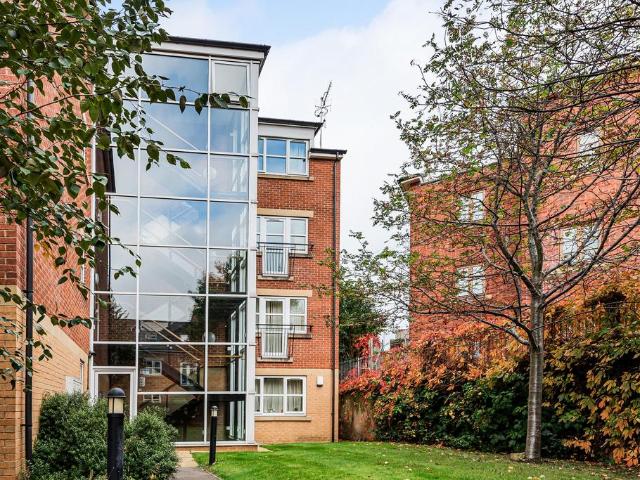 2 bedroom flat for sale