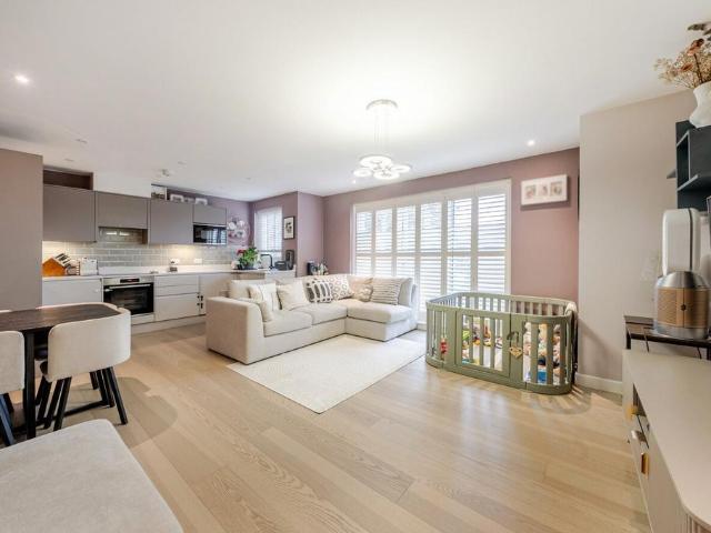 2 bedroom flat for sale