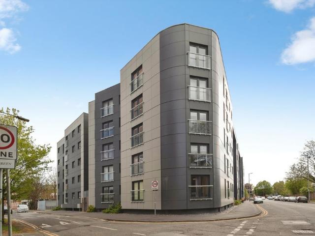 2 bedroom flat for sale