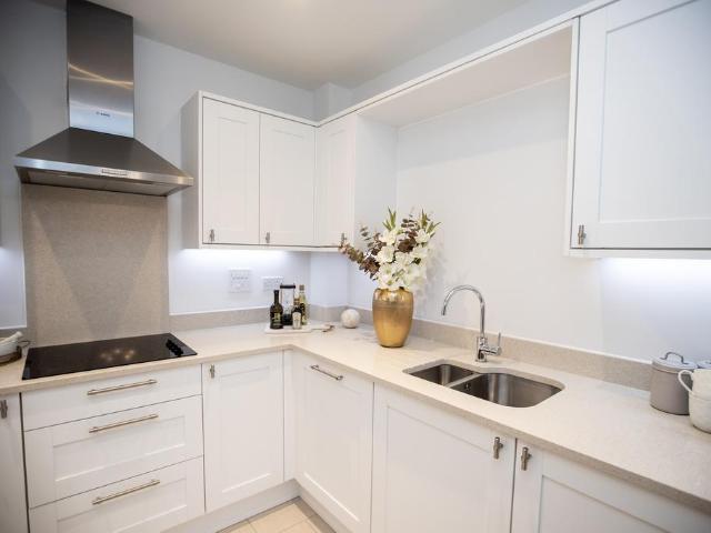 2 bedroom flat for sale