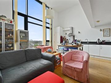 2 bedroom flat for sale