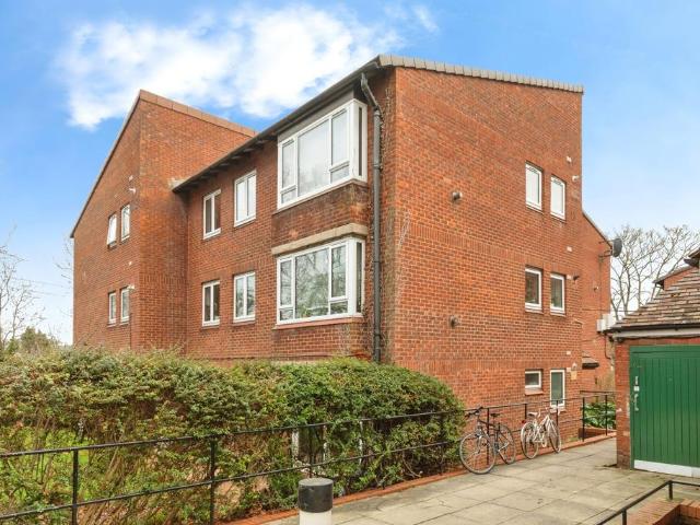 2 bedroom flat for sale