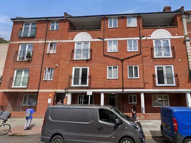 2 bedroom flat for sale