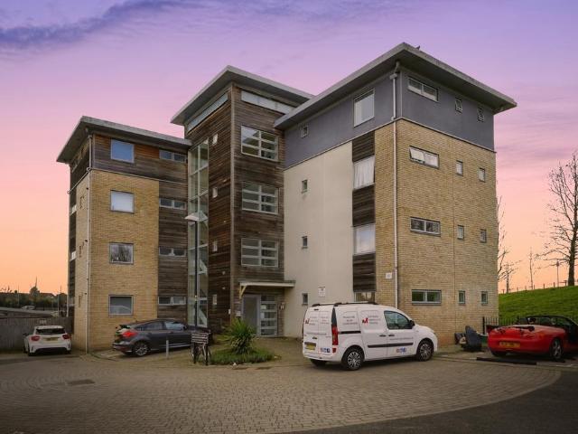 2 bedroom flat for sale