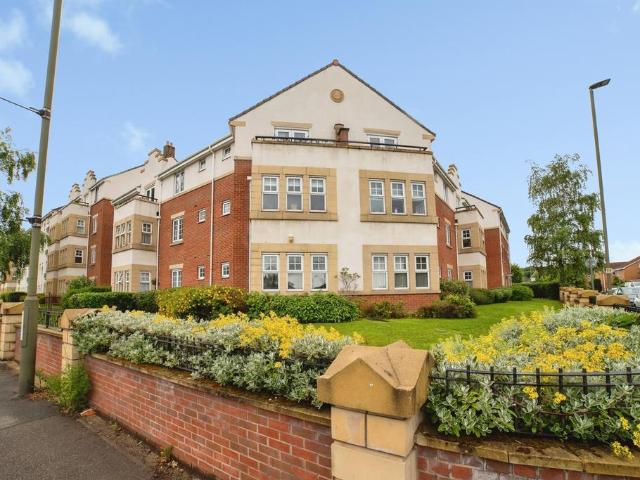 2 bedroom flat for sale