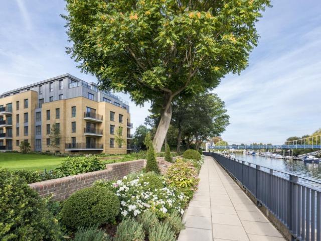 2 bedroom flat for sale