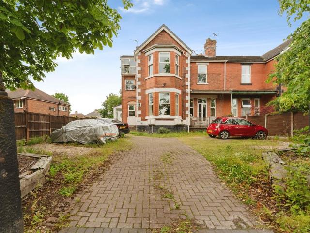 2 bedroom flat for sale