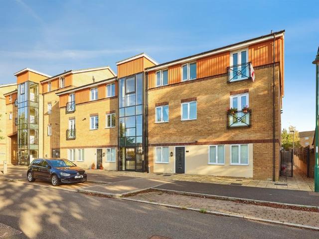 2 bedroom flat for sale