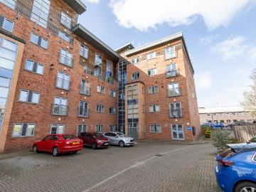 2 bedroom flat for sale