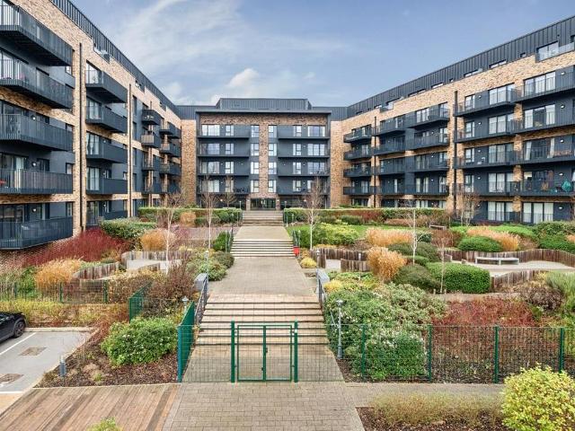 2 bedroom flat for sale