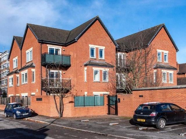 2 bedroom flat for sale