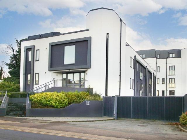 2 bedroom flat for sale