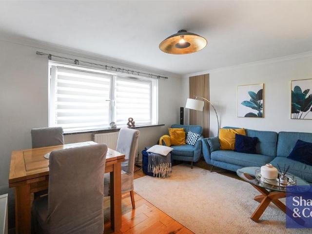 2 bedroom flat for sale