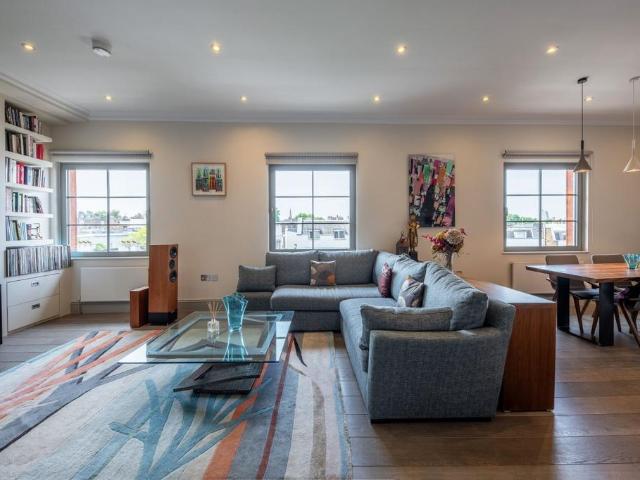 2 bedroom flat for sale