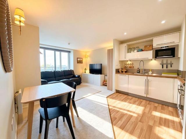 2 bedroom flat for sale