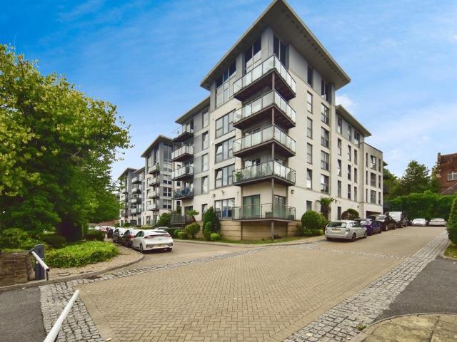 2 bedroom flat for sale
