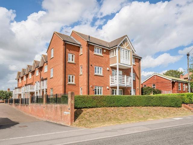 2 bedroom flat for sale