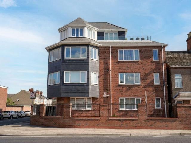 2 bedroom flat for sale