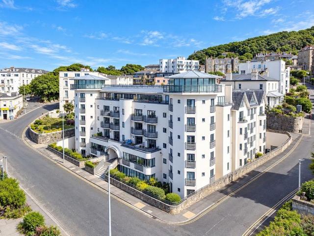 2 bedroom flat for sale