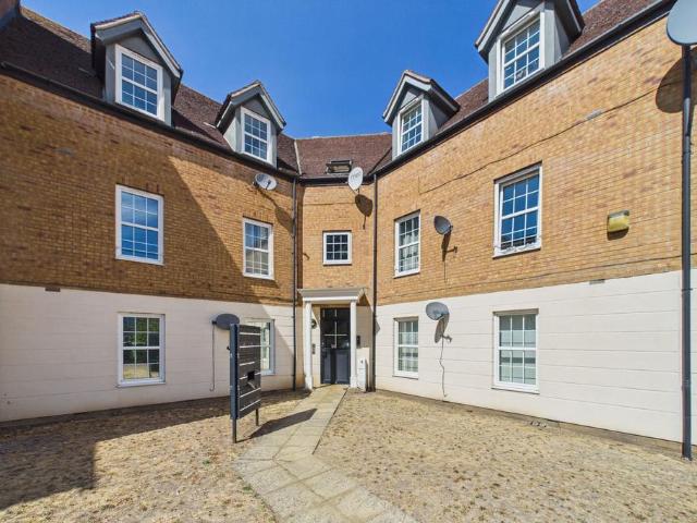 2 bedroom flat for sale