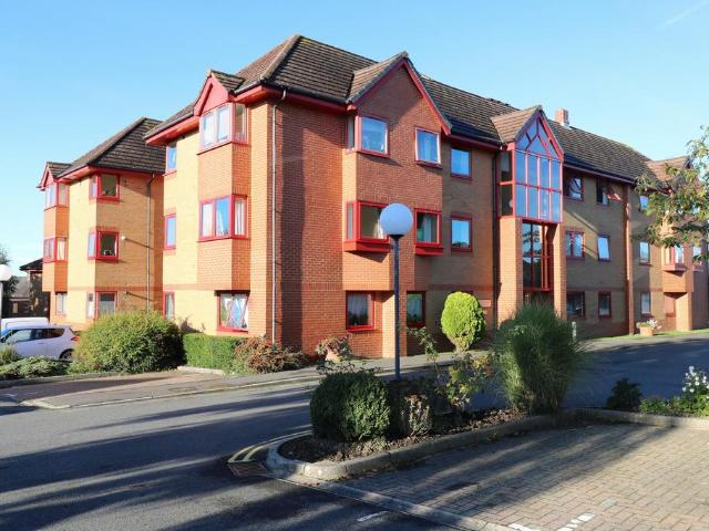 2 bedroom flat for sale